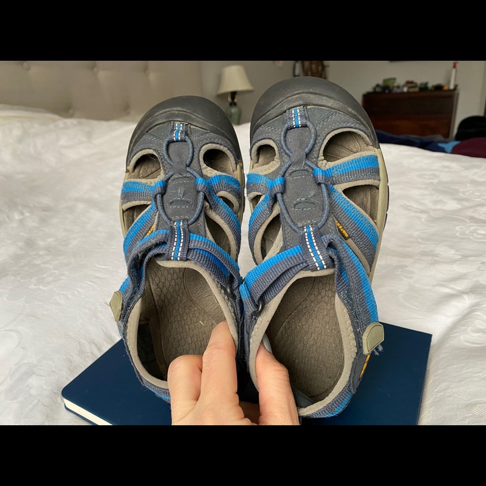 GUC Keens water shoes size 3 kids